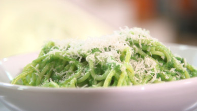 spaghetti-au-pesto-de-fanes-de-radis.jpg